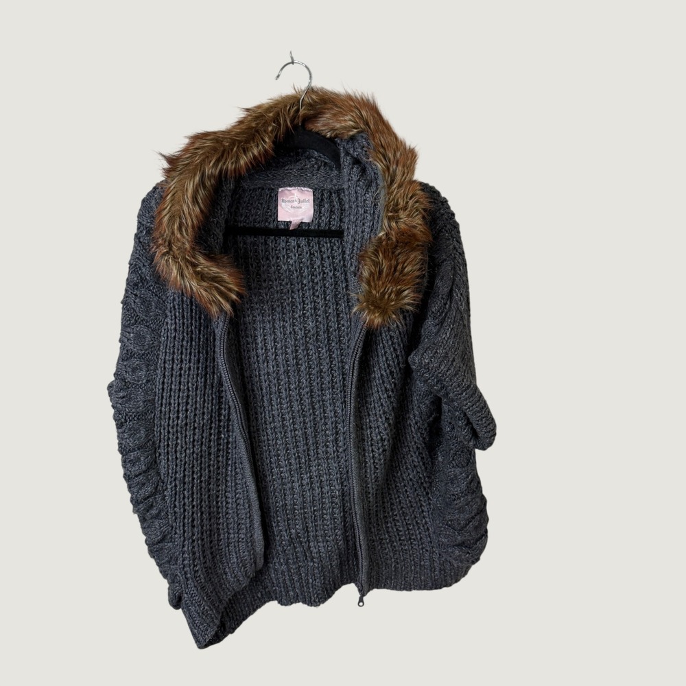 Romeo & Juliet Couture Gray Faux Fur Hood Zip Cable Knit Sweater Cardigan L Y2K
